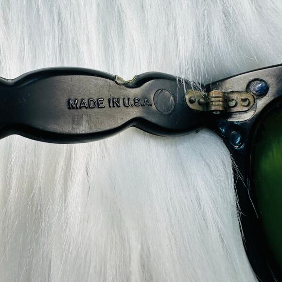 Vintage 1950’s Cat Eye Sunglasses with Flower Rhinestone Details Original Case main image 5